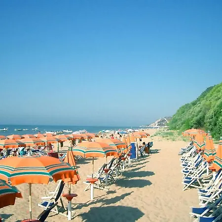 Pineta Vista Mare Apartment San Menaio